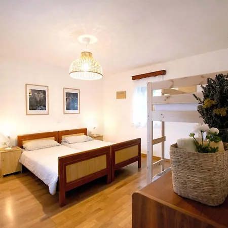 Apartmaji Znidarcic Apartment Divaca